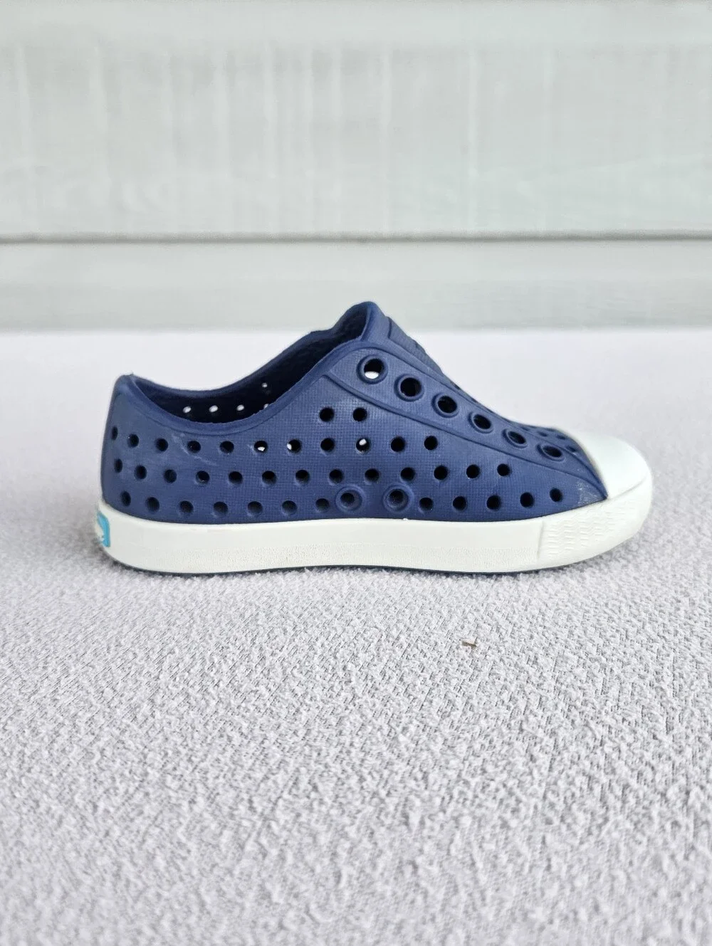 Native Jefferson Navy White SZ C5 Slip-On Breathable Water Shoes